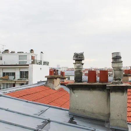 Bright Studio With Open Views Apartment *