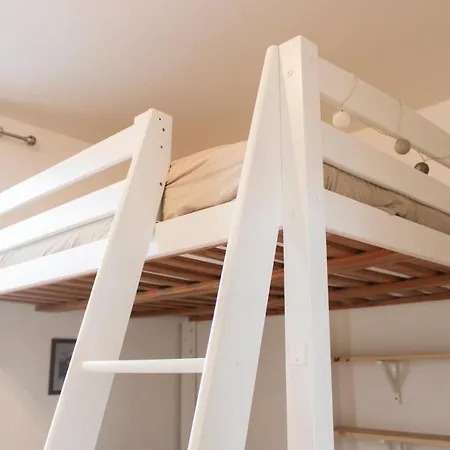 Bright Studio With Open Views * Vincennes